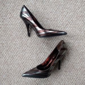 Carlos Santana Striped Metallic Leather Pump 8M